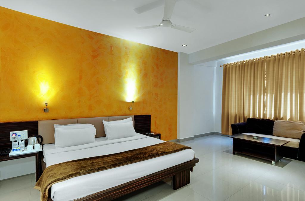 Hotel Balaji Central Ratlām Quarto foto
